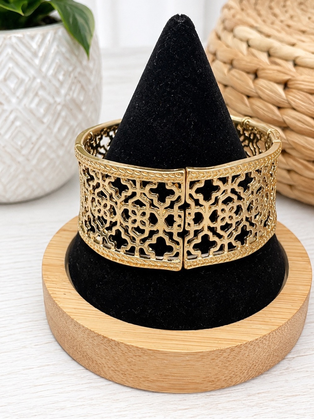 Pomina Gold-Tone Filigree Stretch Bracelet (BR1010/3)